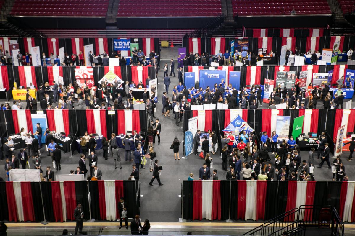 Smith Freshmen Start Early at Career Fair