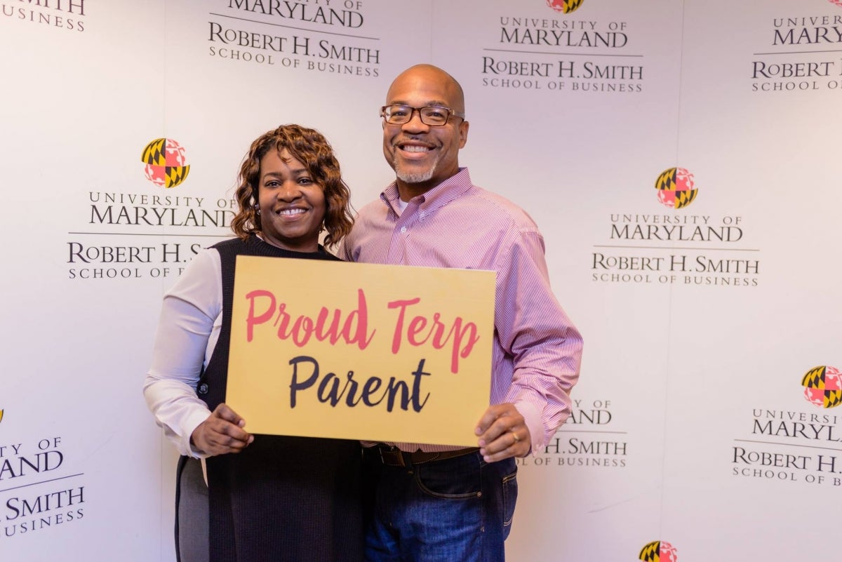 Parents Visit Smith for Jazz & Desserts