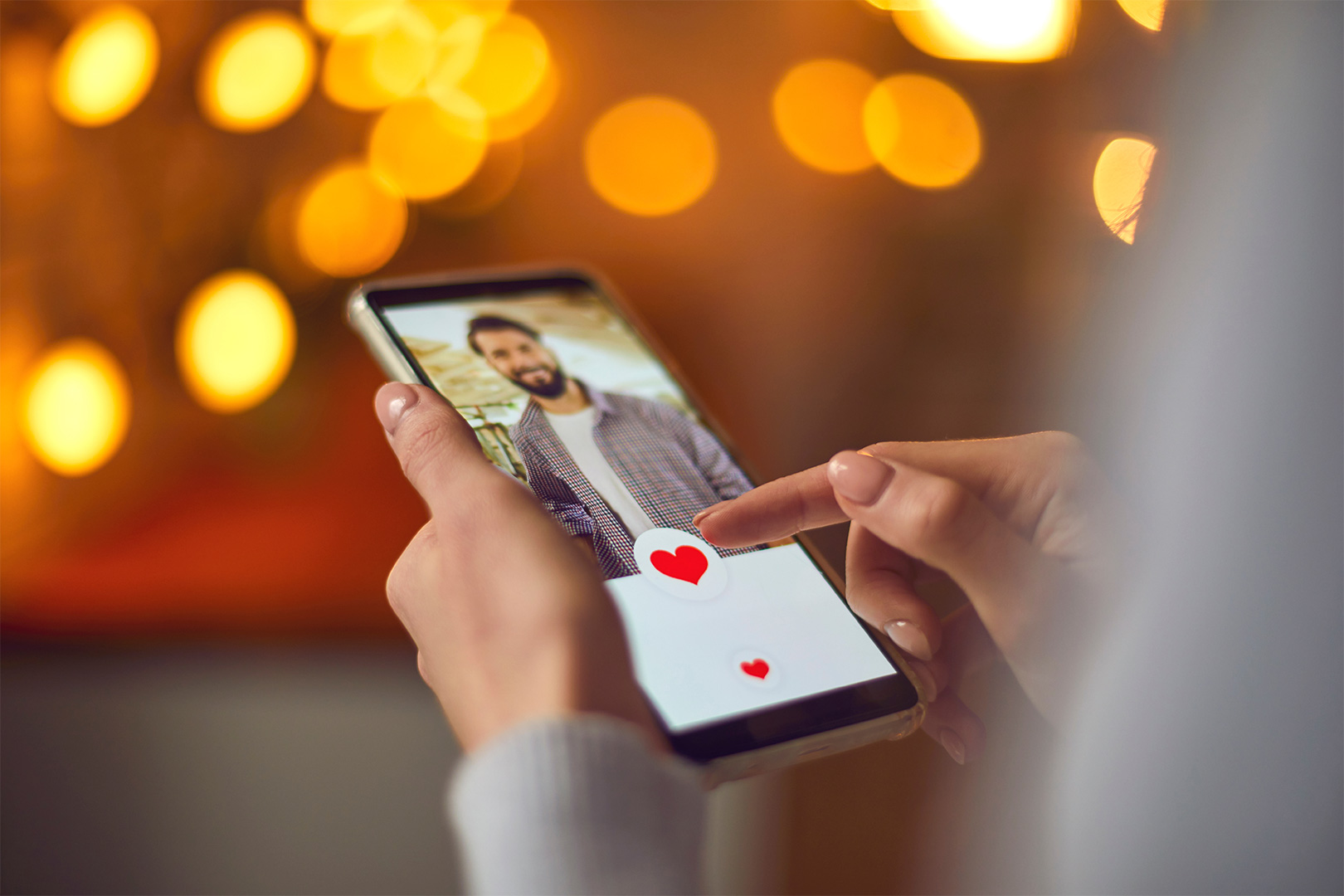 Knowing “Who Likes You” Changes the Online Dating Game